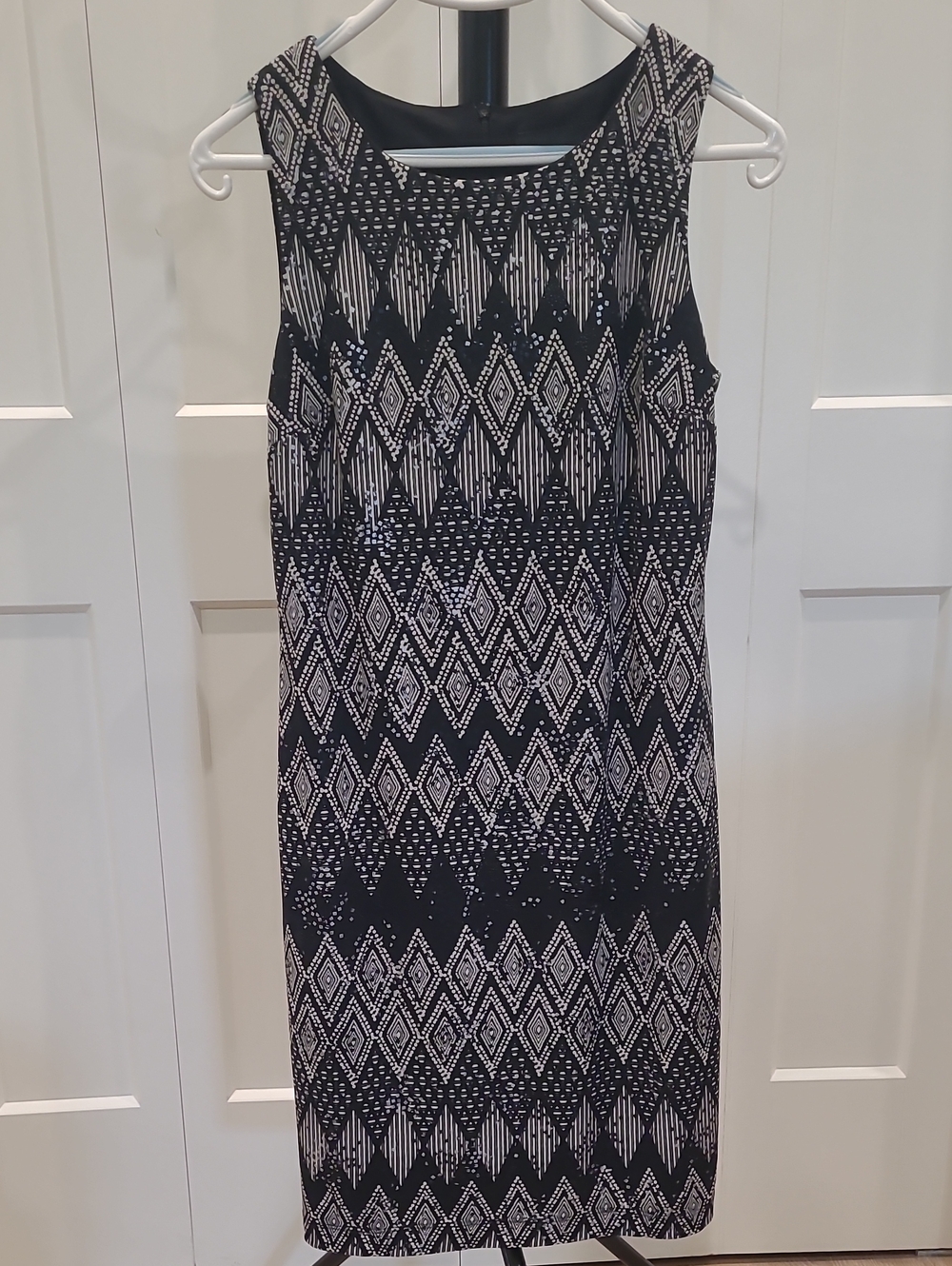 Frank Lyman Design Black and White Geometric Sleeveless Shift Dress